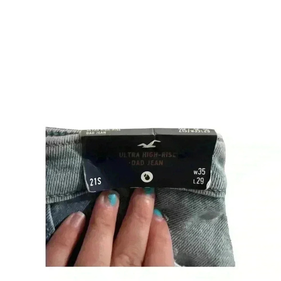 Hollister Women's Ultra High-Rise Dad Jeans Patchwork Distressed Blue Denim - Picture 6 of 9